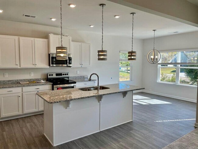 Building Photo - 1 Lyndhurst Dr