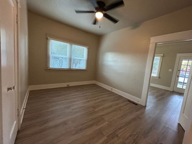 Building Photo - Newly Remodeled 2 Bed/1 Bath Home!