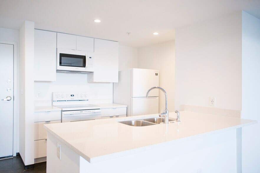 Building Photo - 4100-4112 Commerce