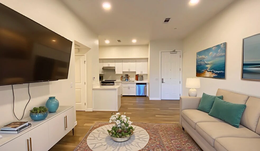 Building Photo - La Perla