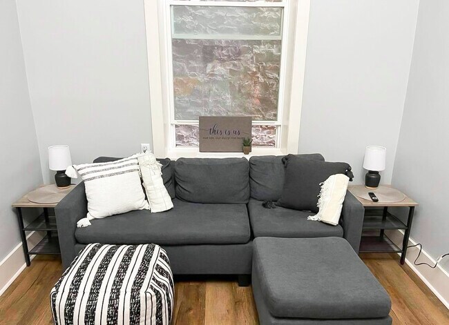 Building Photo - 7 N Front St