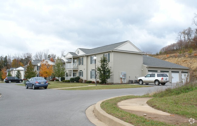 Building Photo - Bloomsburg Court
