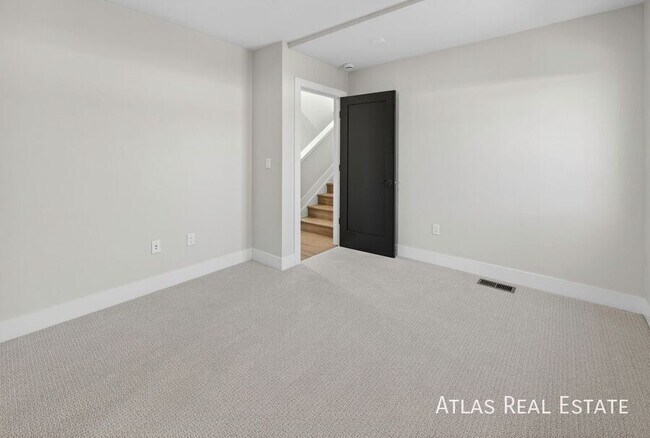 Building Photo - 830 Cherry St