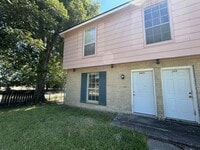 Building Photo - 2431 Octavia Dr