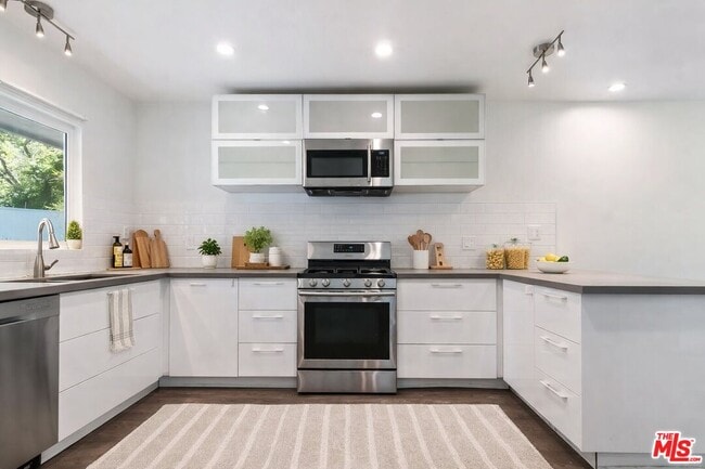 Building Photo - 3729 Reklaw Dr