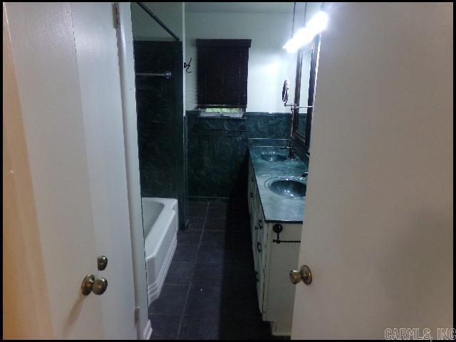 Building Photo - 4404 Greenway Dr