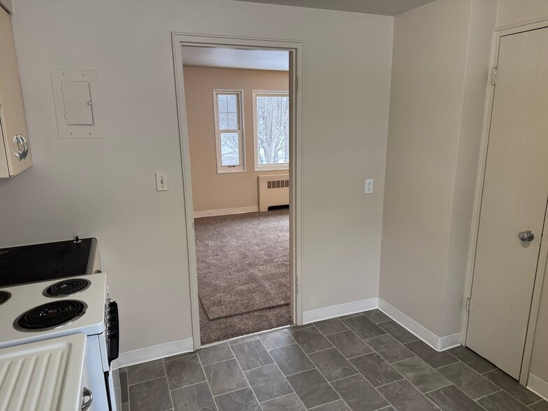 Building Photo - 1619 W 3rd St