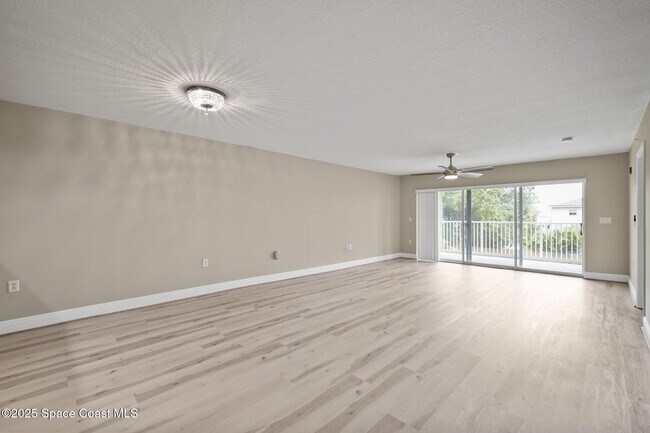 Building Photo - 551 Casa Bella Dr