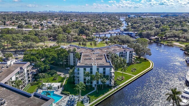 Building Photo - 1350 River Reach Dr