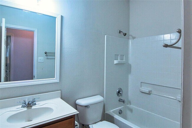 Building Photo - 21622 Amesbury Meadow Ln