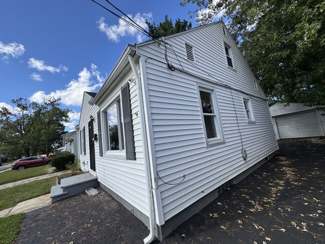 Building Photo - 13506 Bennington Ave