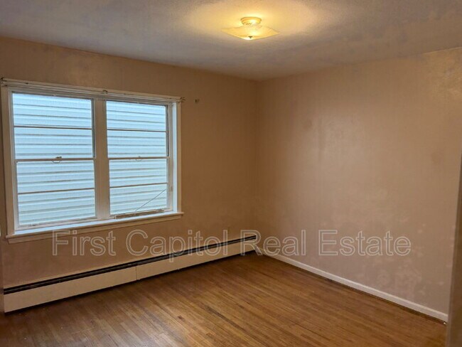 Building Photo - 1715 W Market St