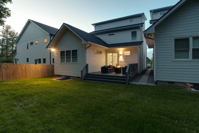 Building Photo - 521 Camden Dr