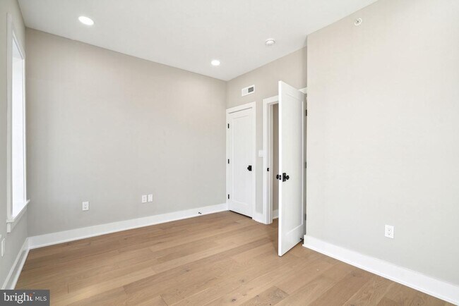 Building Photo - 347 E Gorgas Ln