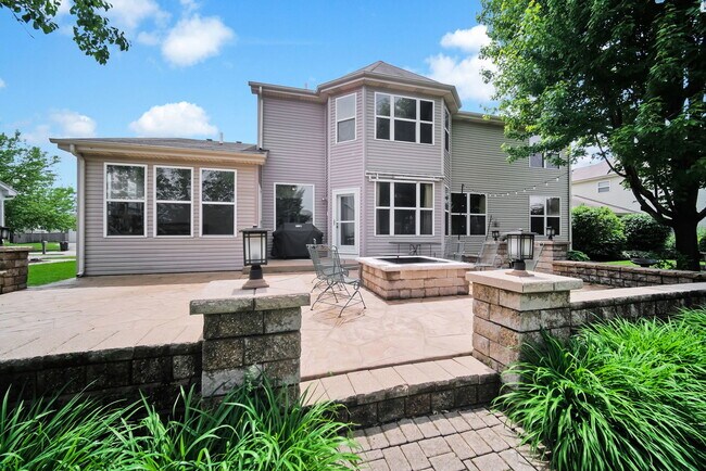 Building Photo - 322 Hemlock Ln
