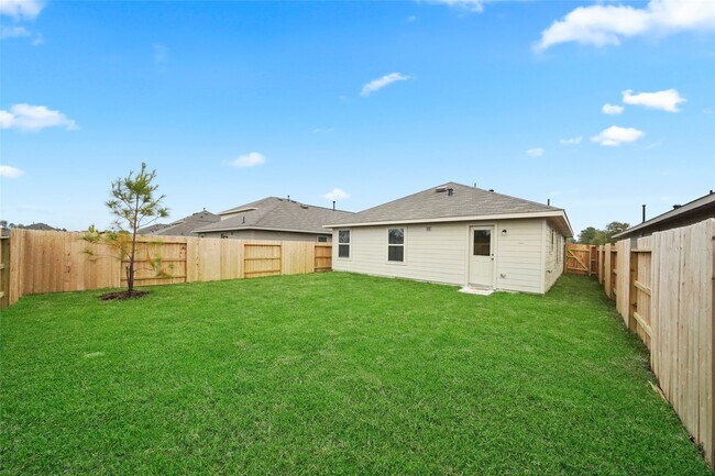 Building Photo - 1440 Las Cuevas Dr