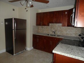 Building Photo - 2724 SW 46th St