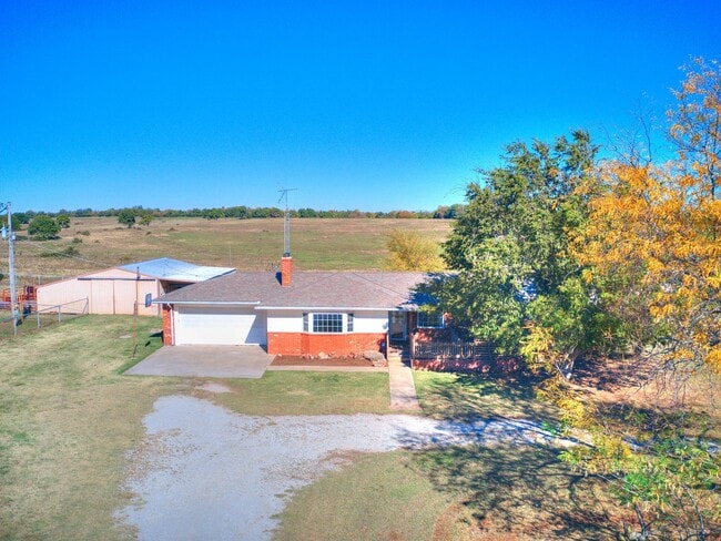 Building Photo - Beautiful 3 bed 2.5 bath home in the Country