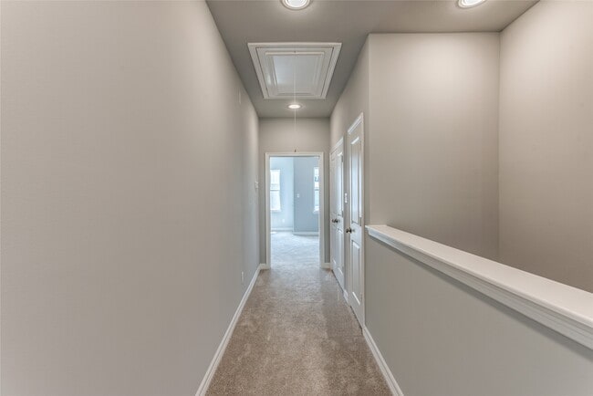Building Photo - 605 W 24th St