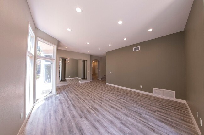 Building Photo - 9756 Keeneland Row