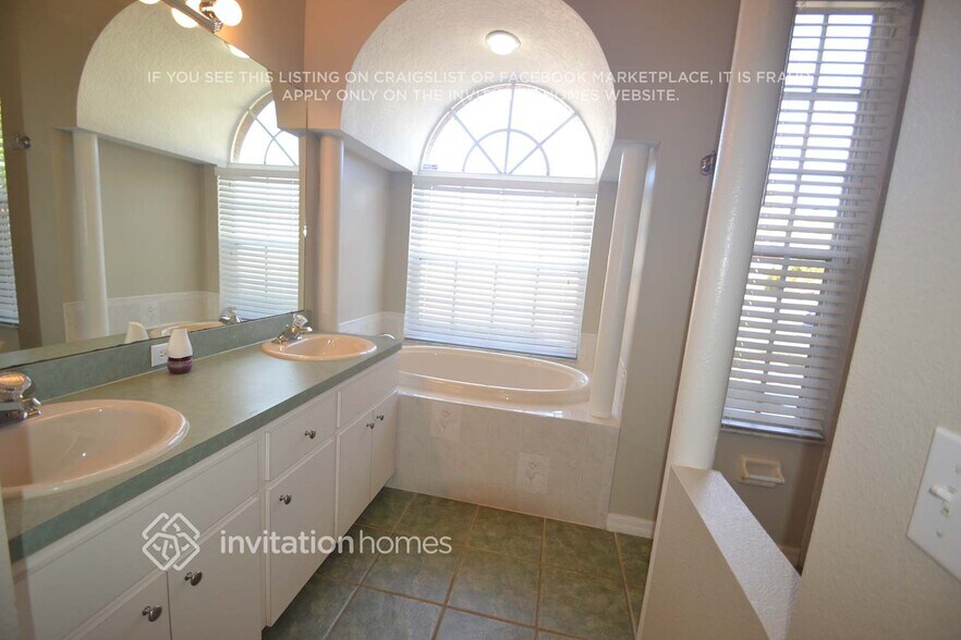 Building Photo - 7142 Captiva Cir