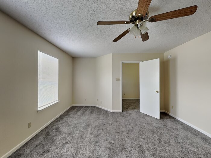 Building Photo - 9140 Amberleigh Dr