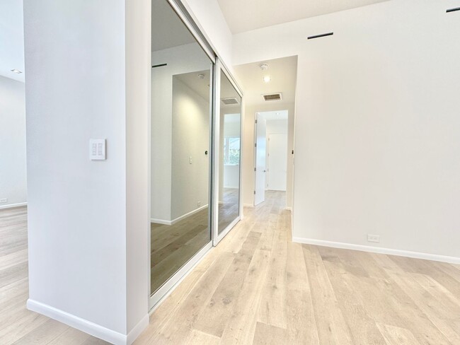 Building Photo - Beautiful Zen inspired modern 3 Bed + 3 Bath House + Garage + Private Yard