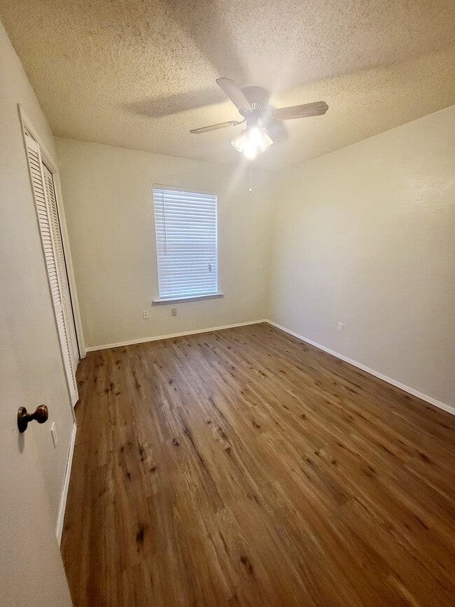 Building Photo - 4017 Eastridge Dr
