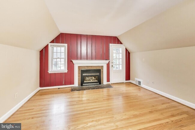 Building Photo - 9326 W Parkhill Dr