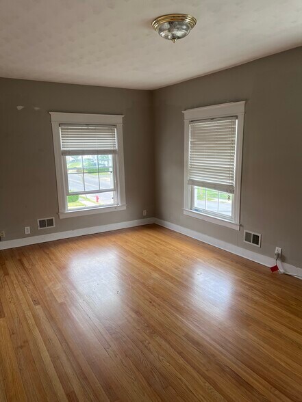 Building Photo - 929 Avery Ave
