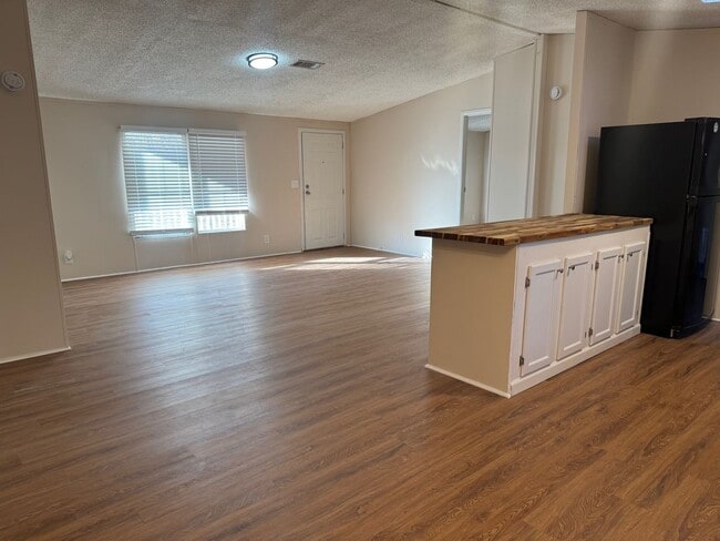 Building Photo - 3 Bedroom 2 Bath Rental in North Wakulla