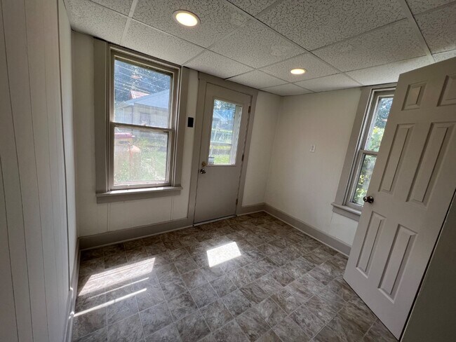 Building Photo - 822 Tuckerton Ave