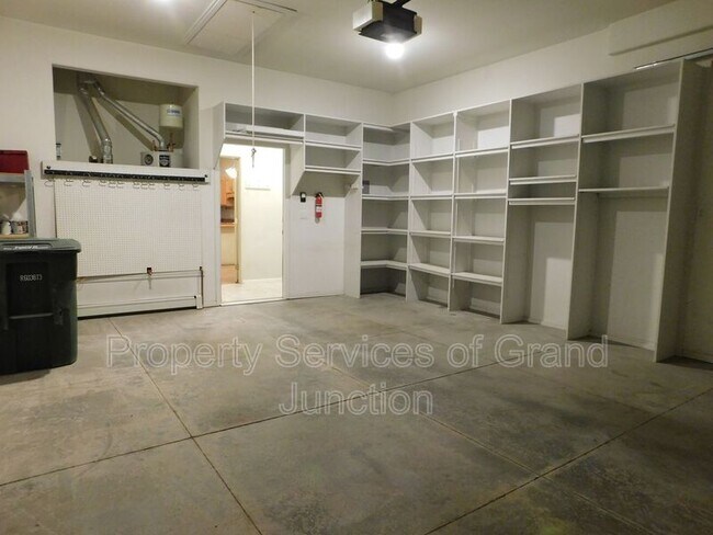 Building Photo - 671 Gemstone Way