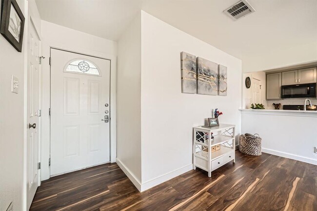 Building Photo - 9705 Oriole Dr