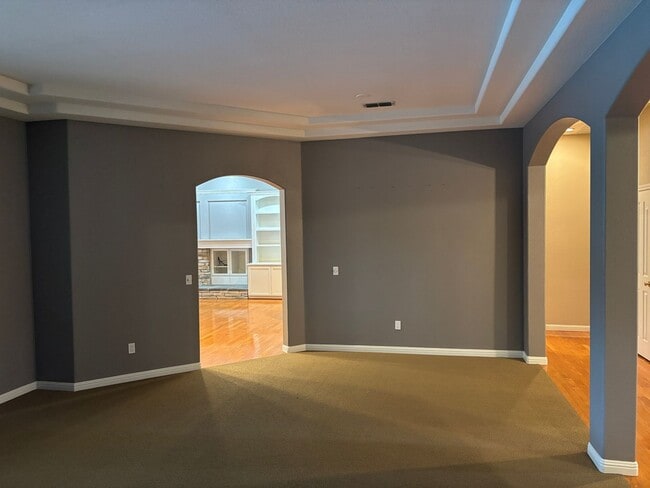 Building Photo - Lakeside Community Beauty