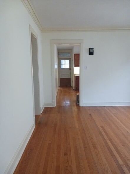 Building Photo - 5727 N Washtenaw Ave