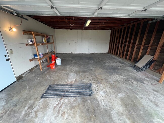 Building Photo - Newly Remodeled 3 bedroom 2 bath home in a great Location.