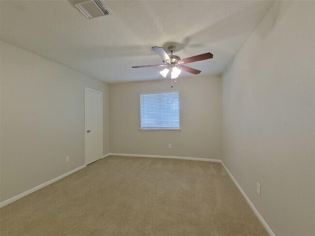 Building Photo - 5511 Fairview Forest Dr