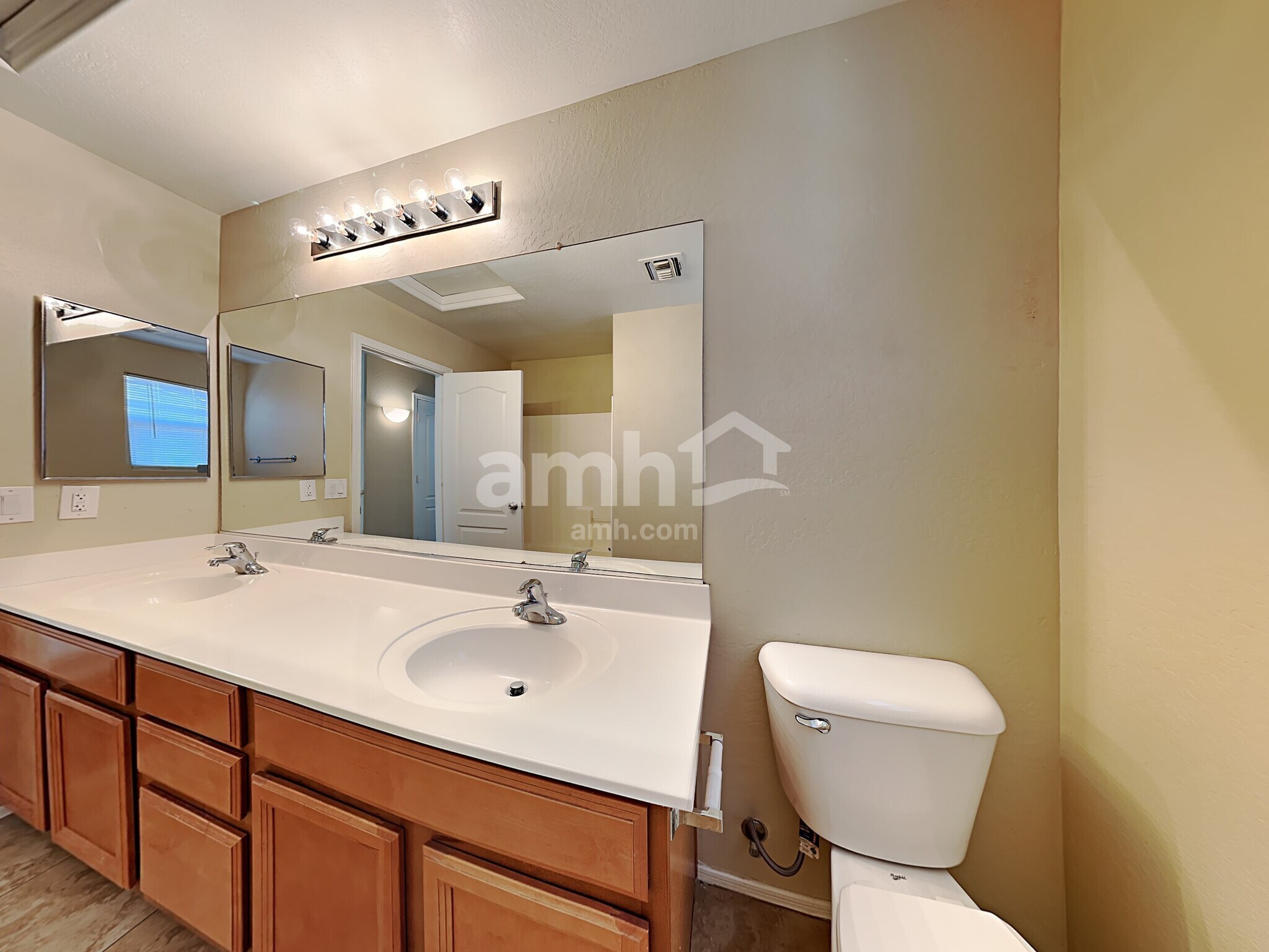 Building Photo - 25768 W Ashley Dr