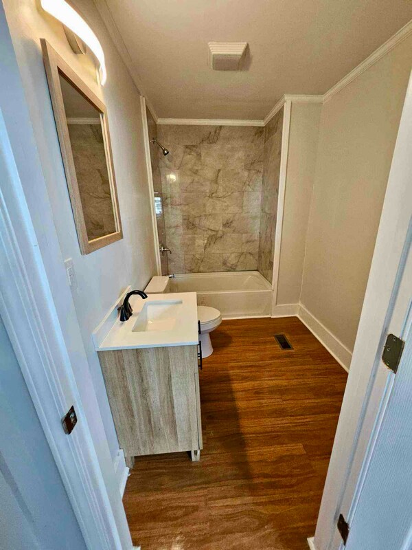 Building Photo - 626 Monroe St