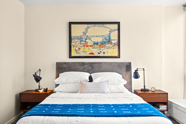 Building Photo - 340 W Diversey Pkwy