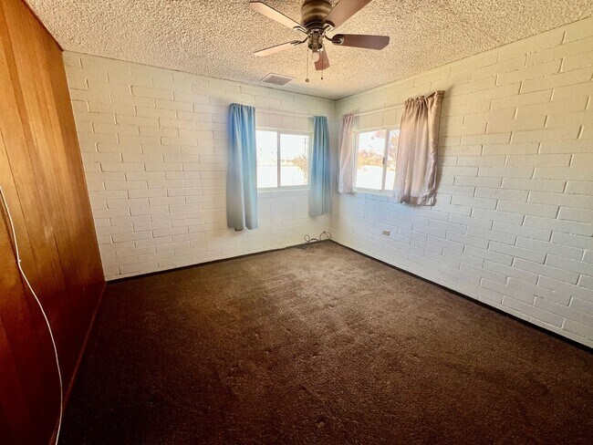 Building Photo - 73817 Crestview Dr