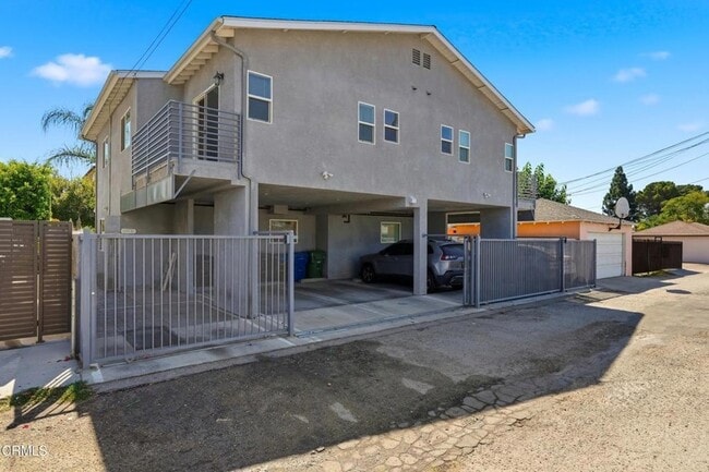 Building Photo - 6721 1/2 Vineland Avenue Unit