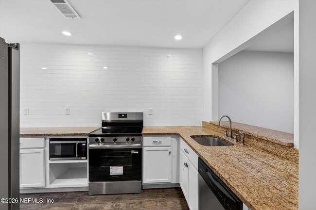 Building Photo - 7701 Baymeadows Cir W