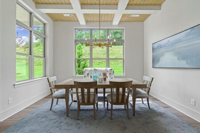 Building Photo - Luxurious 5 Bedroom, 3 Bathroom Home in Mc...