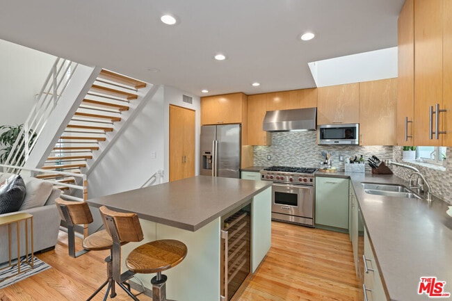 Building Photo - 843 17th St