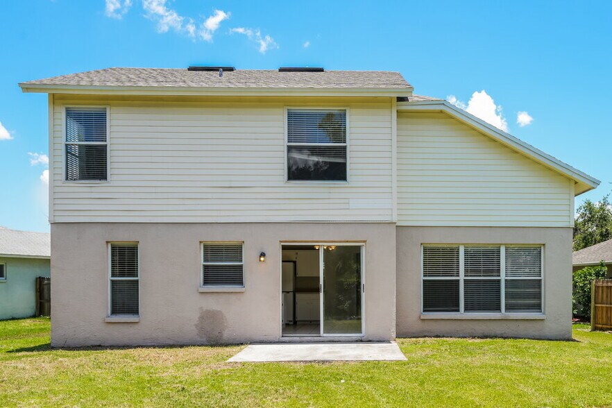 Building Photo - 1721 Scotch Pine Dr