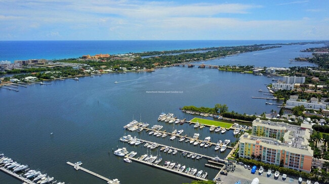 Building Photo - 806 E Windward Way