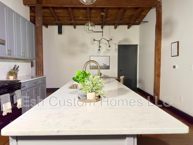 Building Photo - 437 W Grant St