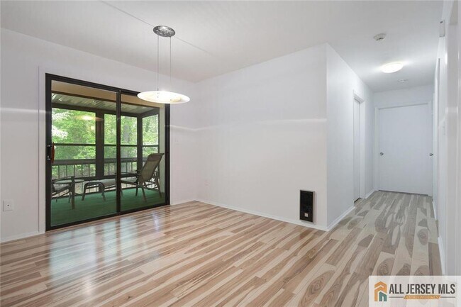 Building Photo - 174 Amberly Dr
